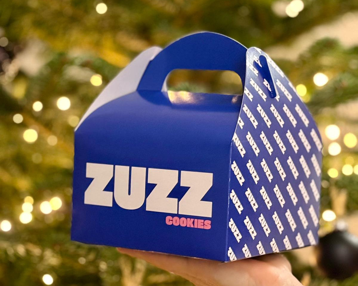 ZUZZ Kerstbox bij de kerstboom
